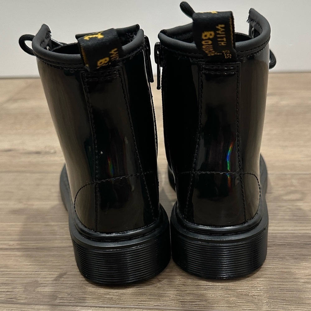 NEW Dr Marten Shiny Patent 1460 Black Rainbow Lace-Up Kids Combat Boots bold - Picture 7 of 9